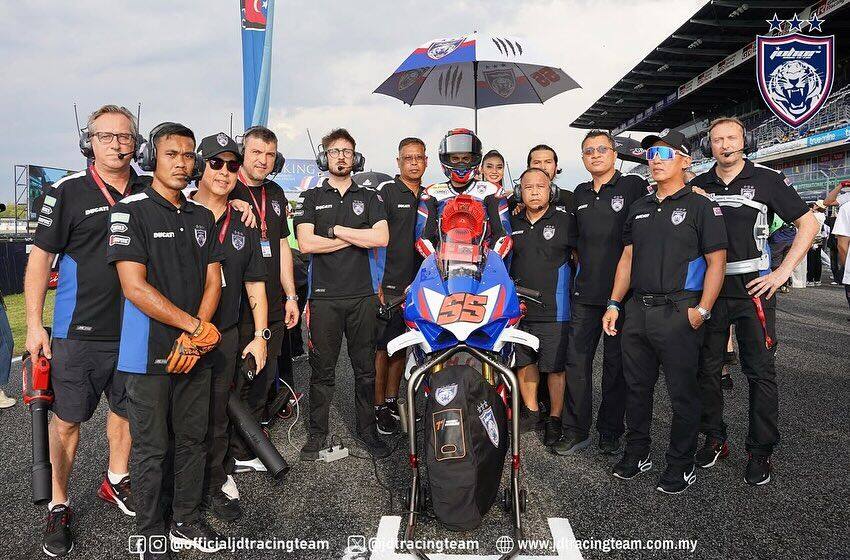 Foto del Team Stylobike a ARRC con Johor Racing Team