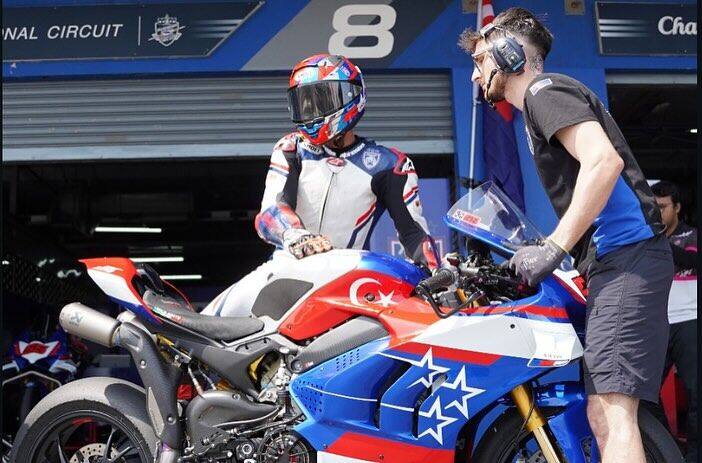 Foto del Team Stylobike a ARRC con Johor Racing Team