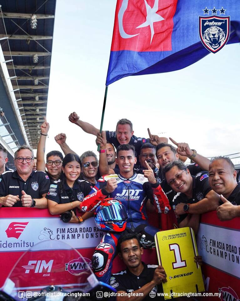 Foto del Team Stylobike a ARRC con Johor Racing Team