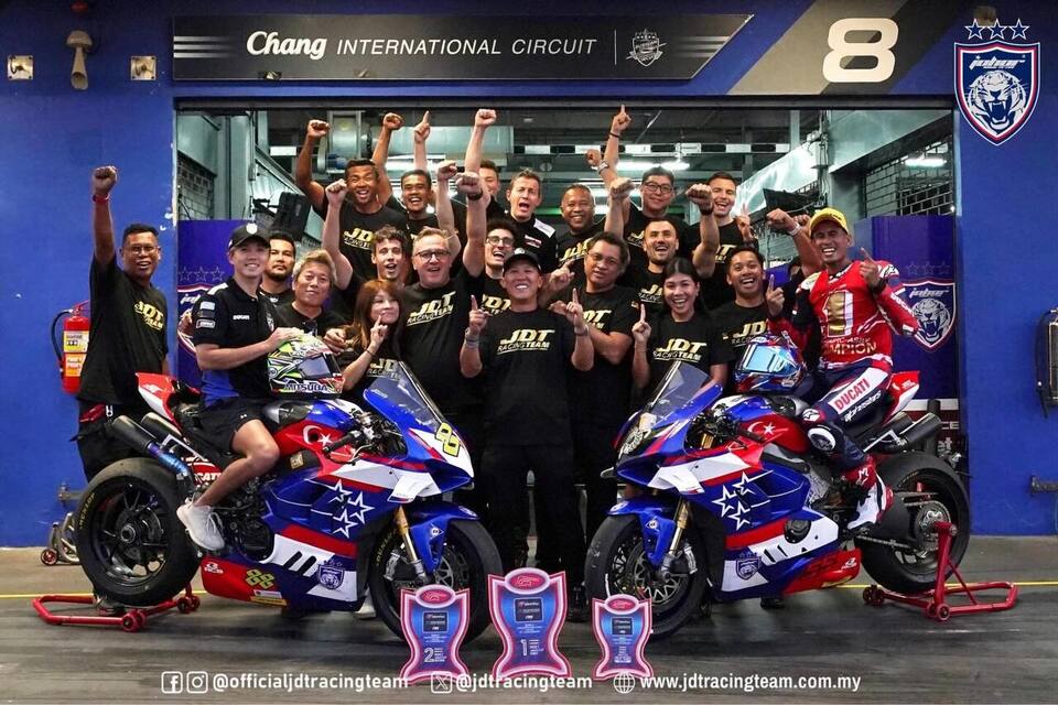 Foto del Team Stylobike a ARRC con Johor Racing Team
