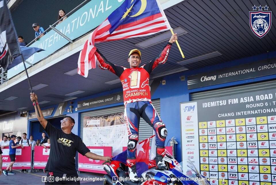 Foto del Team Stylobike a ARRC con Johor Racing Team
