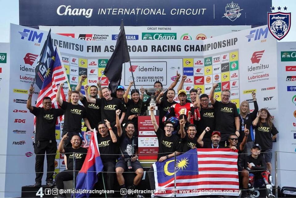 Foto del Team Stylobike a ARRC con Johor Racing Team