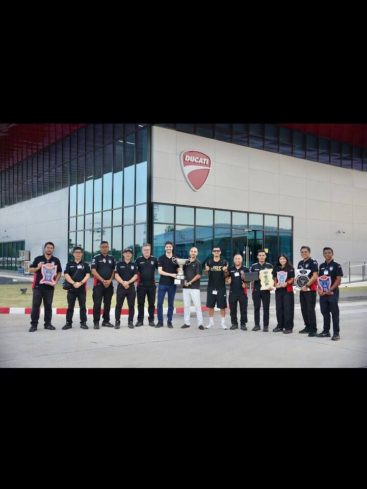 Foto del Team Stylobike a ARRC con Johor Racing Team