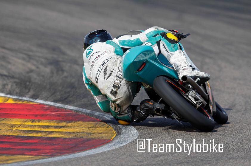 Foto del Team Stylobike a Con Petronas